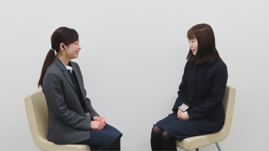 子育てをしながら働いている社員同士の座談会