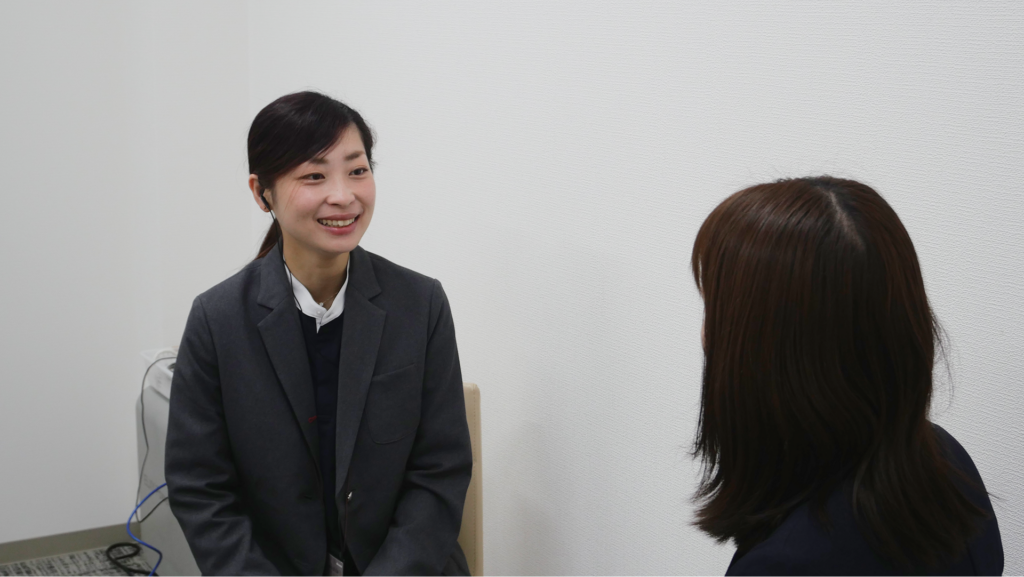 子育てをしながら働いている社員同士の座談会